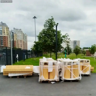 Обновление парковой зоны в  «Оккервиле»: новые скамейки и  урны