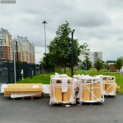 Обновление парковой зоны в  «Оккервиле»: новые скамейки и  урны
