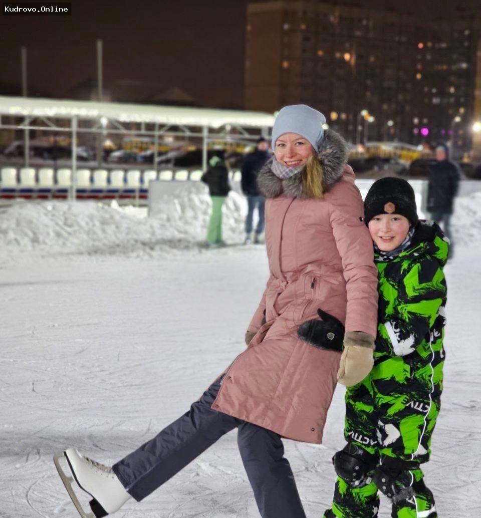 Каток в Янино-1 открыт